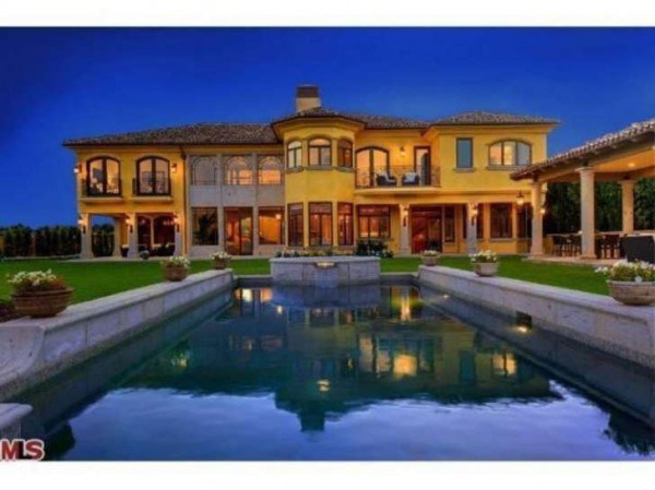 luxurious-beautiful-houses-of-famous-hollywood-celebrities-pics-pictures-images-photos (7)