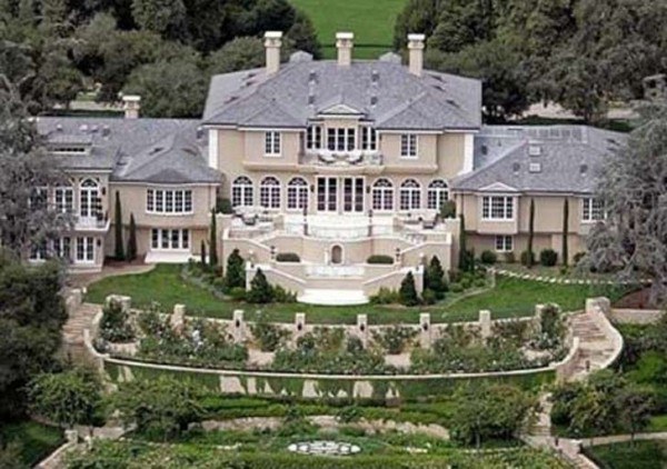 luxurious-beautiful-houses-of-famous-hollywood-celebrities-pics-pictures-images-photos (9)