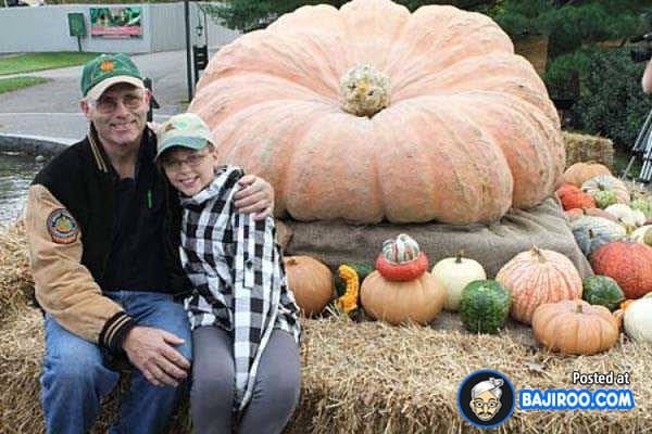 biggest-largest-giant-pumpkin-vegitable-in-world-funny-images-pictures-bajiroo-pics-photos-17