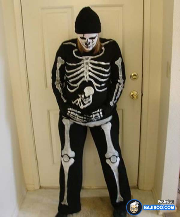 funny-fun_humor_pregnant_ladies_girls_costumes_dresses_dress_pics_images_photos_pictures_fat_belly_skull