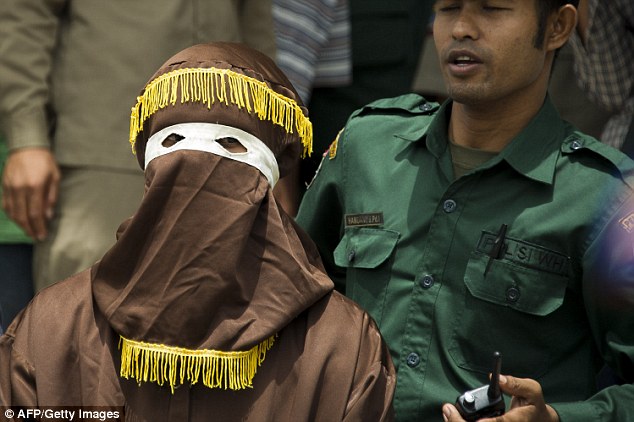 2C77003B00000578-3239911-image-a-28_1442581978862