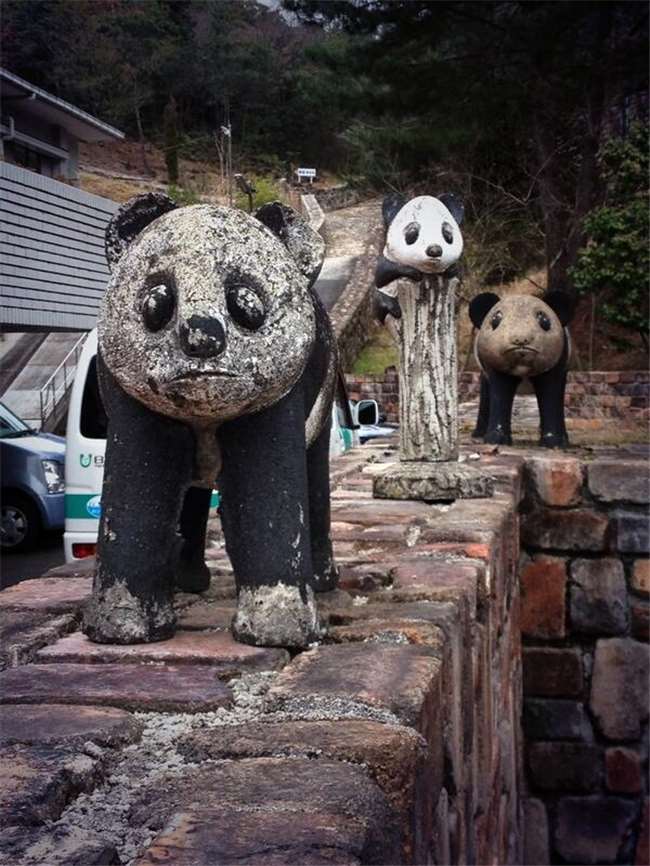 15 ภาพรูปปั้นหมีแพนด้าสุดฮา ที่ทำออกได้น่าหดหู่ซะเหลือเกิน!!