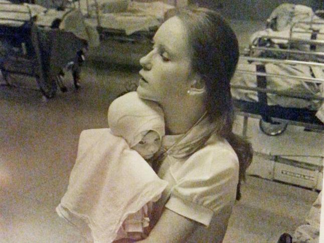 โพสต์ตามหาพยาบาลที่ดูแลเธอเมื่อ 38 ปีก่อนจากอุบัติเหตุแผลไฟไหม้ แค่ 24 ชม.พลังโซเชียลก็ช่วยตามหาจนเจอ
