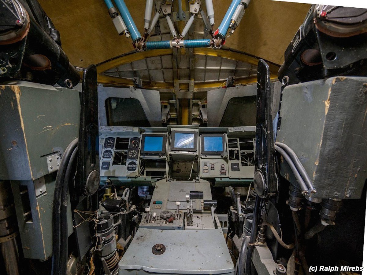 heres-a-peek-at-the-inside-of-one-of-the-cockpits-designed-for-pilots-who-never-flew-it