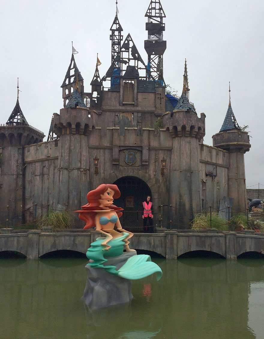 banksy-theme-park-dismaland-2