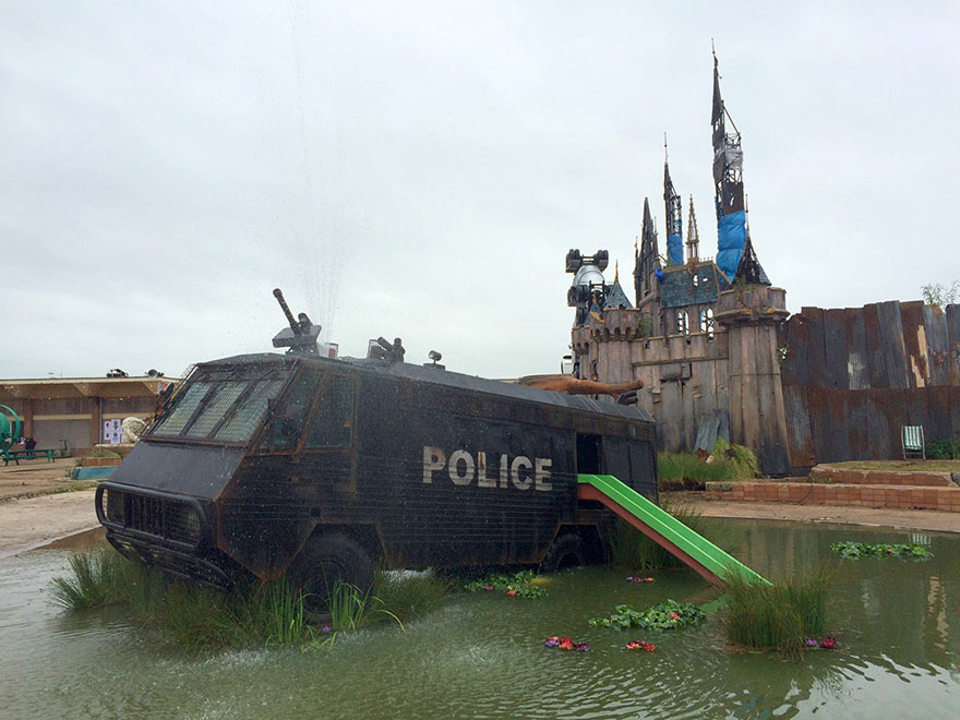 banksy-theme-park-dismaland-1