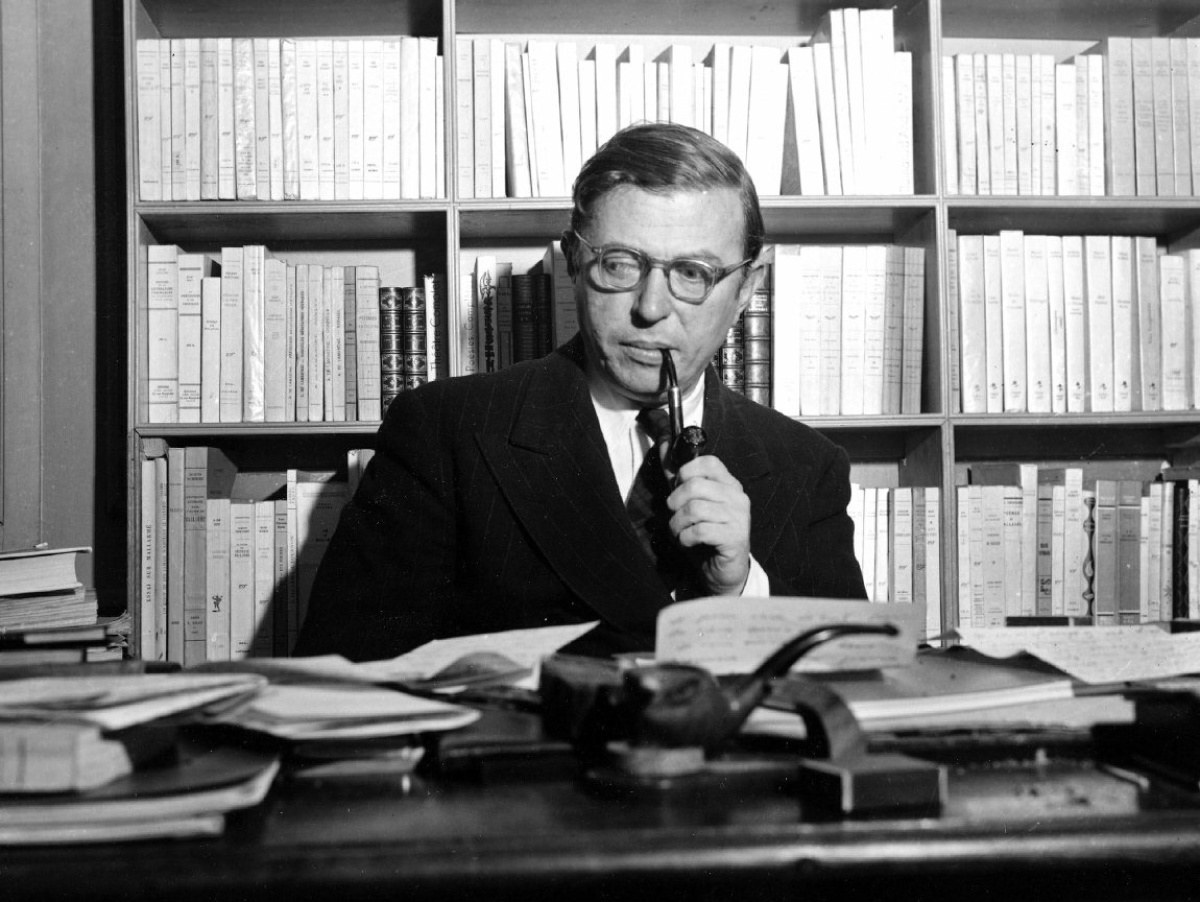 NOV. 28, 1948 FILE PICTURE ** ARCHIV ** Der franzoesische Schriftsteller und Philosoph Jean-Paul Sartre, aufgenommen in seinem Arbeitszimmer in Paris am 28. Nov. 1948. Vor 100 Jahren, am 21. Juni 1905, wurde Sartre in Paris geboren. (AP Photo) ** zu unserem Korr ** NUR S/W ** --- ** FILE ** French playwright and philosopher Jean-Paul Sartre is shown in his study in Paris, on November 28, 1948. (AP Photo) ** B/W ONLY **