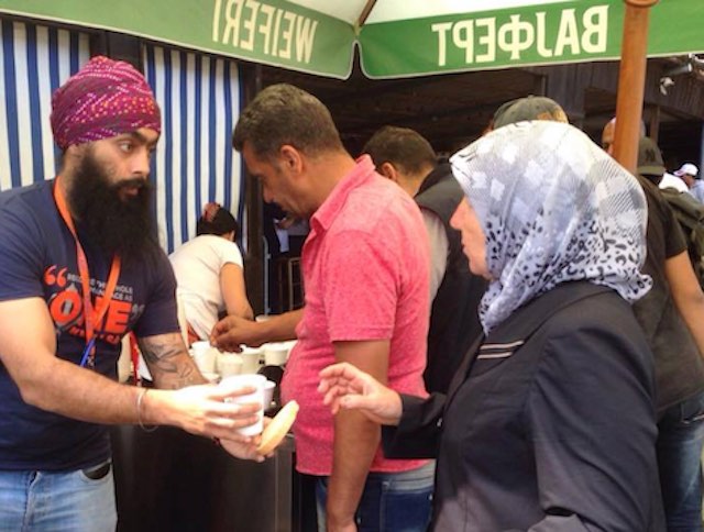 Sikhs-aid-refugees-CC-Langar-Aid