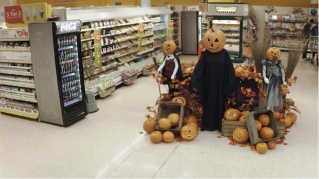 tesco_spookermarket_prank_02