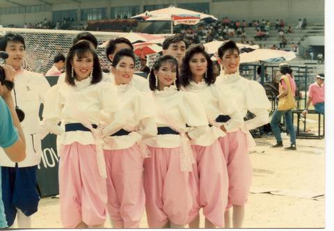 ดูภาพเชียร์ลีดเดอร์ของไทยในอดีต