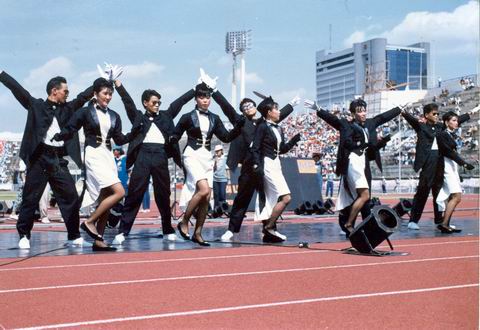 ดูภาพเชียร์ลีดเดอร์ของไทยในอดีต