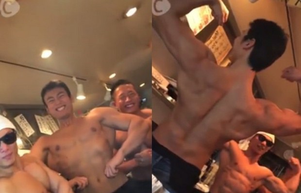 น่ากินเนอะ!! ร้านอาหารในโตเกียวมีหนุ่ม ๆ มาโชว์แบบนี้..