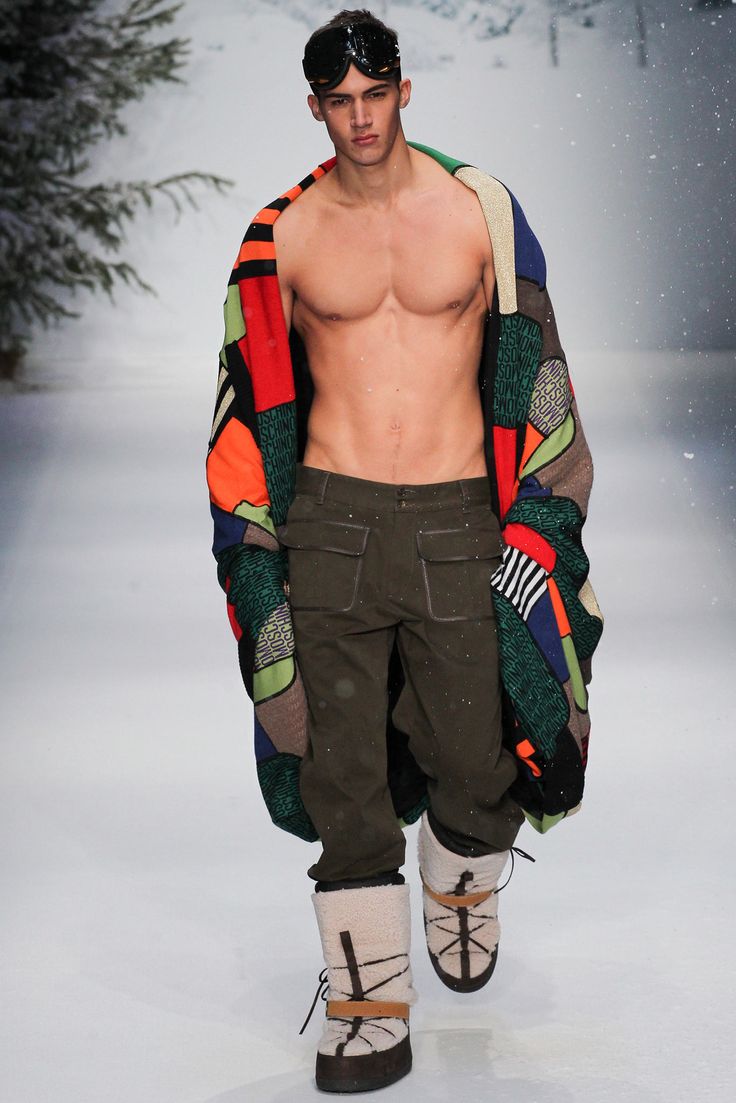 Moschino - Fall 2015 Menswear - Look 2 of 58: 