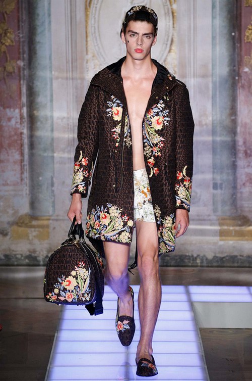 Moschino Spring/Summer 2016 Men's Floral Vacation Apparels