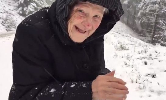 Albina-101-Year-Old-Woman-Playing-In-The-Snow-Will-Make-Your-Day-Video-545x330
