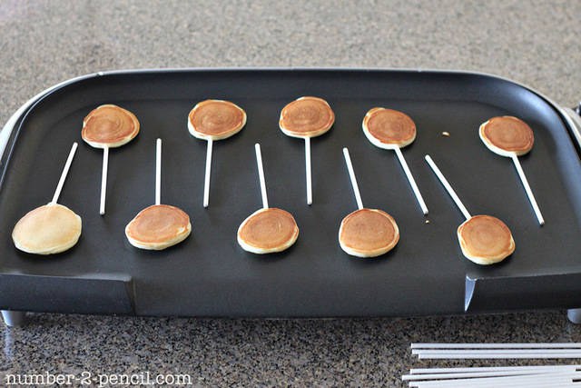 1449734249 pancake pops 11