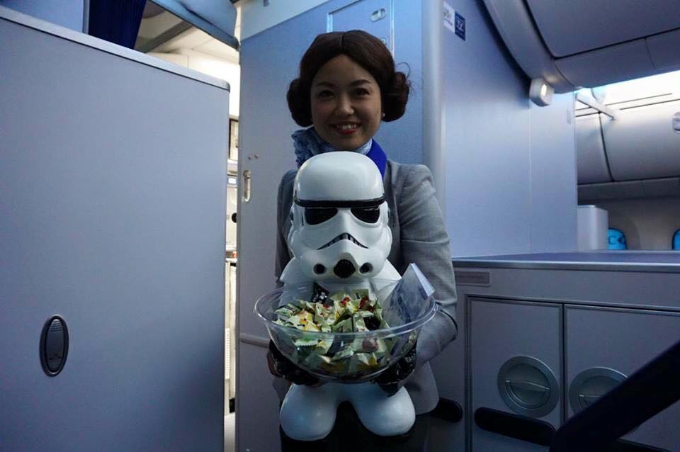น่าไปใช้บริการจริงๆ กับสายการบิน ANA เที่ยวบิน Star Wars