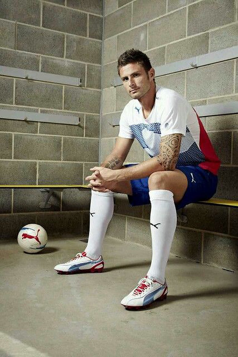 Olivier Giroud ...นักฟุตบอลหน้าหล่อ คาสโนว่าหน้าหยก