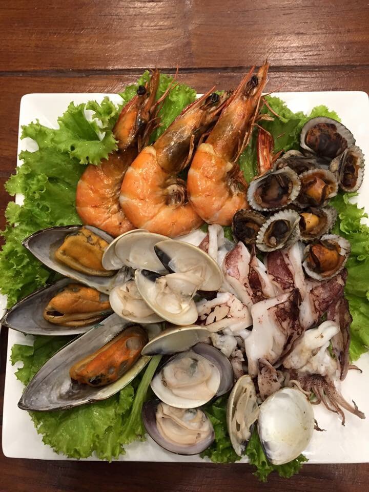 Two Moon Seafood & Resturant ร้านอาหารไทย ซีฟู๊ต กาแฟสด