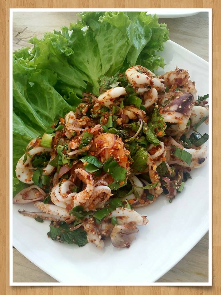 Two Moon Seafood & Resturant ร้านอาหารไทย ซีฟู๊ต กาแฟสด