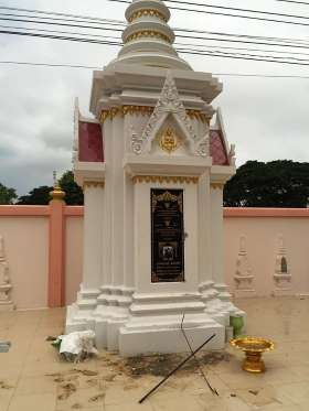 คนร้ายทุบเจดีย์อัฐิ ‘ปอ ทฤษฎี’-ทำลายรูป ยังไม่ทราบจุดประสงค์แน่ชัด วัดแจ้งความแล้ว