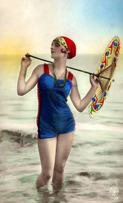 น่ารู้! วิวัฒนาการชุดว่ายน้ำสตรีใน 100 ปี